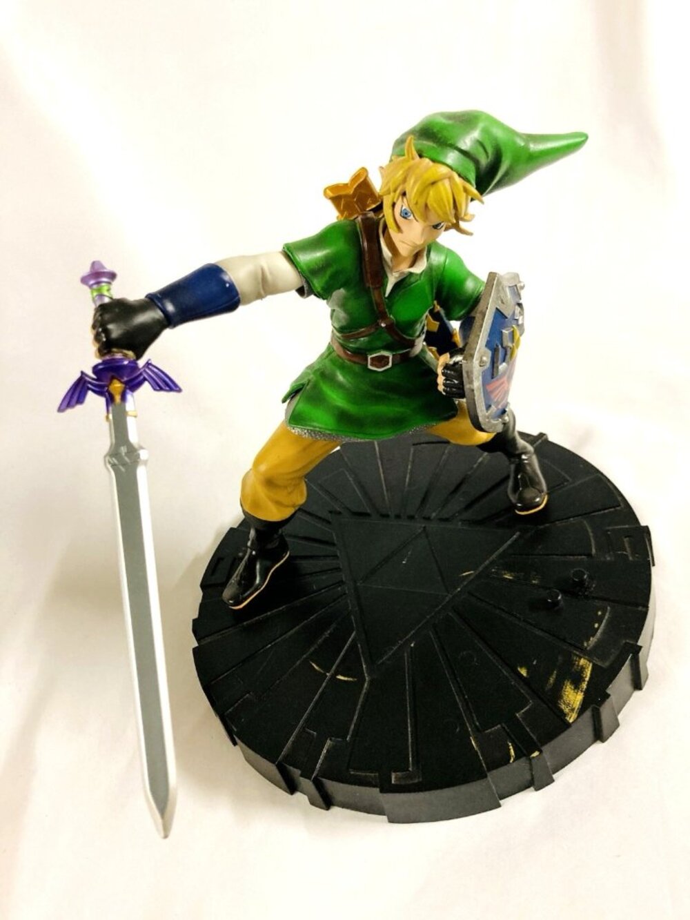 Legend of Zelda Skyward Sword Link Statue Figure w Box Nintendo Collectible